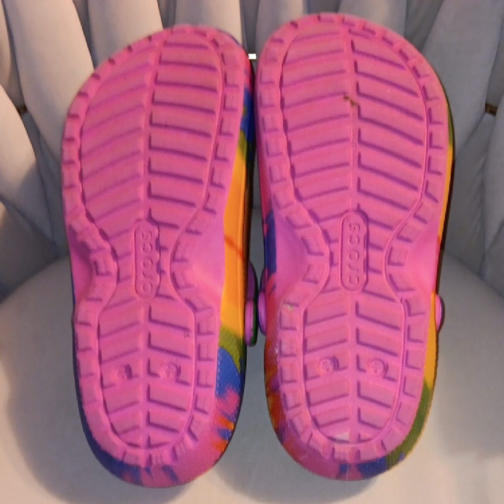 Crocs Colorful Tie-Dye Clogs with Fuzzy Lining - Picture 3 of 4